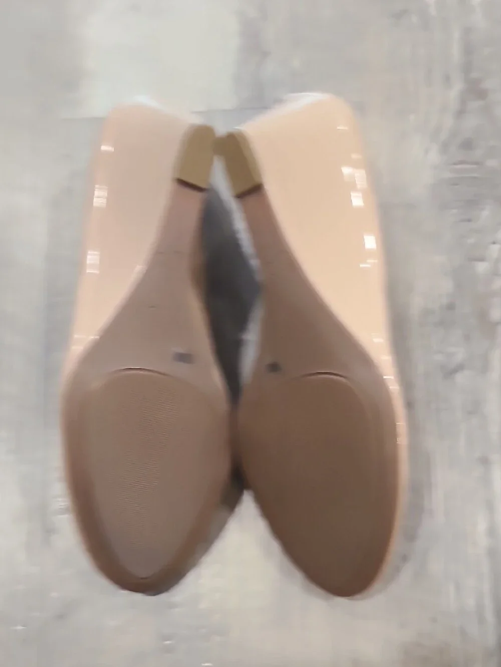 Jessica Simpson Nude Patent Low Wedge Pumps Size 7.5